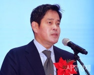 정용진, 행시 출신 컨설던트에 이마트 수술 맡겼다