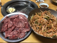 [이성복의 소주 한잔] 꽃등심-양곰탕, 장안의 명불허전 이태원숯불구이