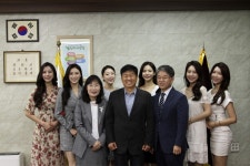 공릉中에 손소독제 기부... 서울과기대-미스코리아, 코로나 극복 동참