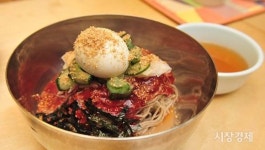 빨간 곱창·탱탱 만두 맛에 감탄사 절로... 정(情) 파는 원당시장