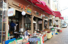 [포토] 영동전통시장, 정돈된 현대시장 느낌 물씬