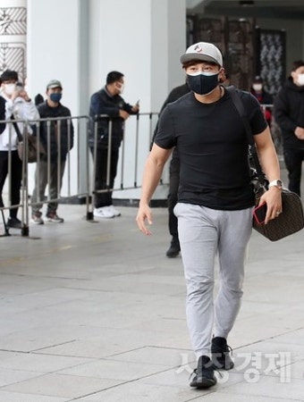 '신세계 영입 1호' 추신수, SSG 선수단 합류위해 사직구장 직행