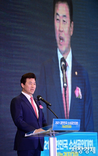 [포토] 소상공인대회 축사하는 윤영석 의원