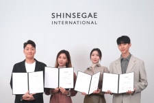 라이브 커머스 호황... 뷰티·패션업계, 전문가 양성 팔 걷었다