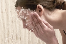 [최기자의 화장품털기] 친환경 열풍에 클렌징도 고체 비누로...