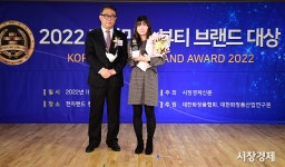 [포토] 2022 뷰티브랜드 대상... 더마코스메틱 부문 바노바기 김인숙 부장