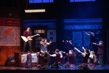 무대에서 잭 블랙의 향수가... 뮤지컬 스쿨 오브 락 월드투어 눈길