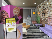 [르포] 편의점서 크림빵 굽고 토핑까지... 디저트 천국 CU 성수점 가봤니?