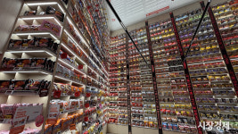 [르포] 별마당 도서관 온 듯 라면 가득... 이마트24, K-푸드랩