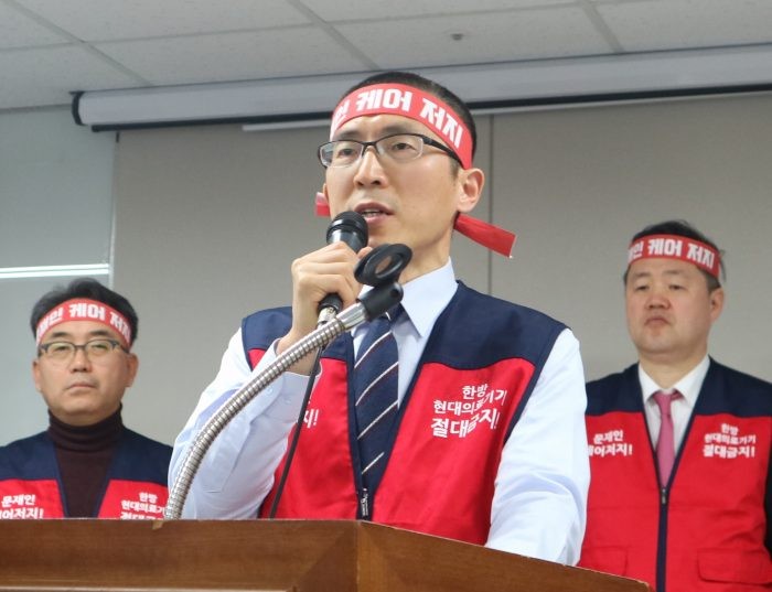 한동훈 제안에 대해 대통령실과 당정도 긍정적인 반응, 여야의정 협의체 구성으로 의료 갈등과 공백 해소를 모색한다
