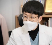 “자주 오는 환아에게 병원 놀이는 ‘맥진하고 침놓는’ 놀이예요”