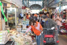 인천 연수 문화공감센터, 지역 소외 노인에게 ‘추석 장보기’ 선물