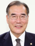 문 대통령, 이개호 농식품부 장관 임명장 수여