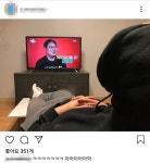 카더가든 매니저 행복한(?) 비명소리 아아아아아악왜?…상에 다리 얹고 본인 방송 보며 ㅋㅋ