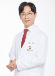 만성기침, 목이물감 심하고 가슴통증까지? 역류성식도염 검사해야