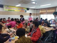 ˝어르신， 맛있는 자장면 드시고 건강하세요˝…  영천 (주)금창, 소외계층에 무료급식 봉사