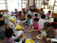 영천시， 신녕면 연정1리 치매보듬마을  어르신 도자기 인지향상 수업 `큰 인기`