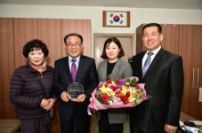 지산4단지, 주거환경개선 힘써준 도시公에 감사패