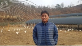 예천군 백봉오골계농장 대표， 소외층에 달걀 전달