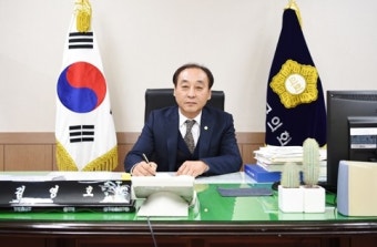김영호 군위군의회 의장， `지방의정 봉사상` 수상