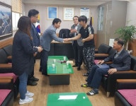 ˝둘째 아이 출생의 기쁨 함께 나눠요˝…  영덕 축산면 직원들, 주민 출산 축하