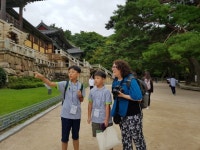 경주교육지원청, 학생 해설사들과 함께 외국인에게 세계문화유산 불국사를 홍보