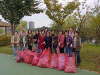 경산시 보건행정과 직원， 남매지 주변 환경정화