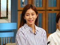 유이, 나이 서른 둘...아버지는 프로야구 선수 출신 김성갑, 유빈-전효성-G.NA-양지원과 `오소녀`로 데뷔준비 중 무산