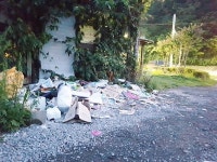 [카메라 고발] 포항 우현동 그린웨이 철길 숲 각종 쓰레기로 악취 `풀풀`