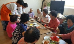 자유총연맹 경산시지회, 용암리 경로당서 급식 봉사