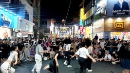 지역 경제 불 밝힌 영일만친구 야시장… 중앙시장 매출도 급상승