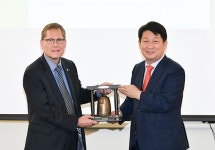 권영진 대구시장,세계 물시장 노크… 물클러스터에 한·미 합자회사 입주