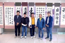 ˝영천시청에 `먹을 가는 사람들` 서예 작품 구경하이소˝