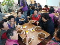 경산 자인면 태성루 반점, 어르신에 자장면 대접