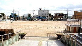 도로에 차 넘치는데 운동장 걸어잠근 구룡포초