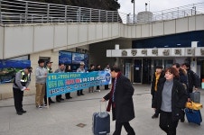 울릉署, 도동항 여객선터미널 방문객에 교통사고 예방 홍보