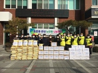 상주  동문동 번영회, 17개 경로당에 생필품 전달