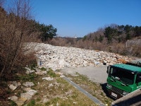 쓰레기 버린 포항 모 협회 ˝구룡포읍민 축구장 폐박스 조속 처리하겠다˝