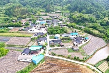 ˝석읍리 주민은 친형제처럼 정답고 평화롭게 살아가요˝