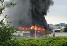 경산 압량읍 물류창고서 화재...건물 2동 태워
