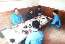 아직 대문 잠그지 않을 정도로 활짝 열린 인심의 `수렴 1리`