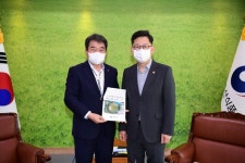 `농산물종합유통타운` 미래 김천농업의 해답 찾는다... 김천시장 ˝중부물류의 중심지로 육성·발전 시키겠다˝