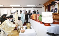 구미서 박정희 전 대통령 41주기 추모제… 참석인원 200명 제한