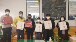 상주 모동면 중모초, 치료 열악한 마을 어르신께 손수 만든 구급함 20개 선물