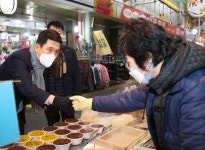 이강덕 포항시장, 새해맞이 `큰동해시장` 현장 방문