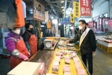 영천시, 설 맞이 공무원 전통시장 장보기 펼쳐