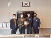 경주 양남면 하서2리 마을회, 자매결연 활동 우수직원 이종훈 주임 표창패 수여