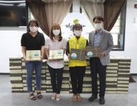 경주연합의원·푸른약국, 백신접종 자원봉사자 위한 의료 키트 기증