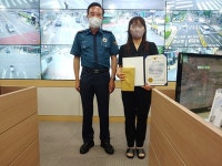 상주경찰서, 절도범 검거한 통합관제센터 요원에 감사장 전달