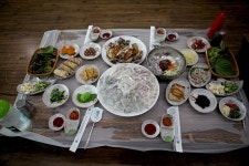 [동경주 맛집기행 ⑳] 40년 해녀의 깊은 손맛… 양남면 읍천리 `보릿돌 횟집`